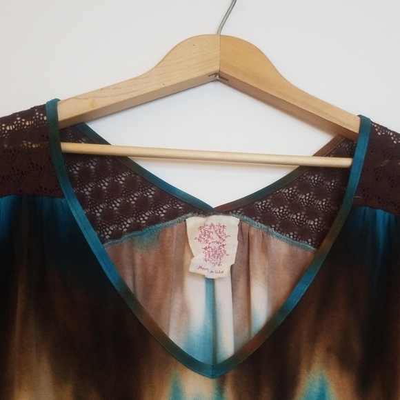 Tie-dye crochet v-neck top - Picture 4 of 7